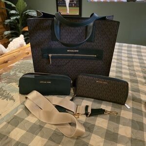 Micheal Kors Large Tote, Wallet And Makeup Bag